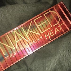 Naked Heat Eyeshadow palette